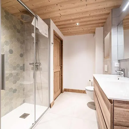 Pascal B101: 3 Neuf Pour 6 Personnes Apartment *